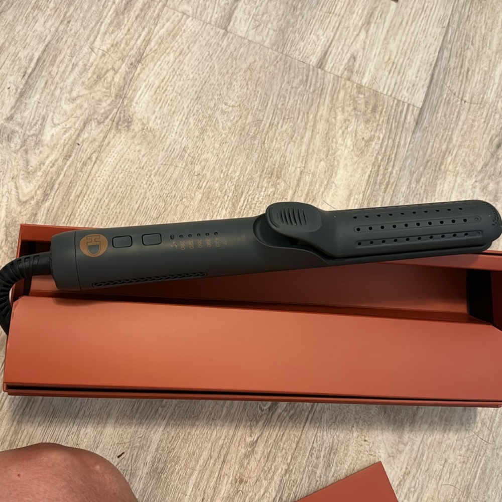 HD Airflow styling curling iron. Iconic ceramic hair waver curling wand.